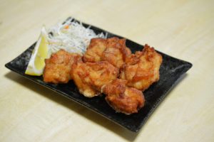 クロスケ酒場 唐揚げ風の鶏の山賊焼きのイメージ