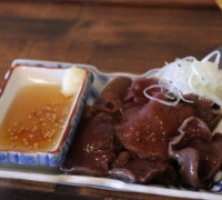 アミタケのレバ刺し